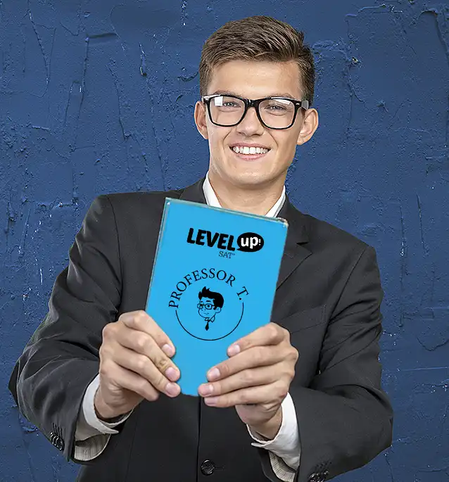Curso de inglês online: jovem de pele clara, cabelos castanhos, usnado óculos, vestido com terno e gravata, segurando um livro e sorrindo de felicidade por ter passado no exame SAT